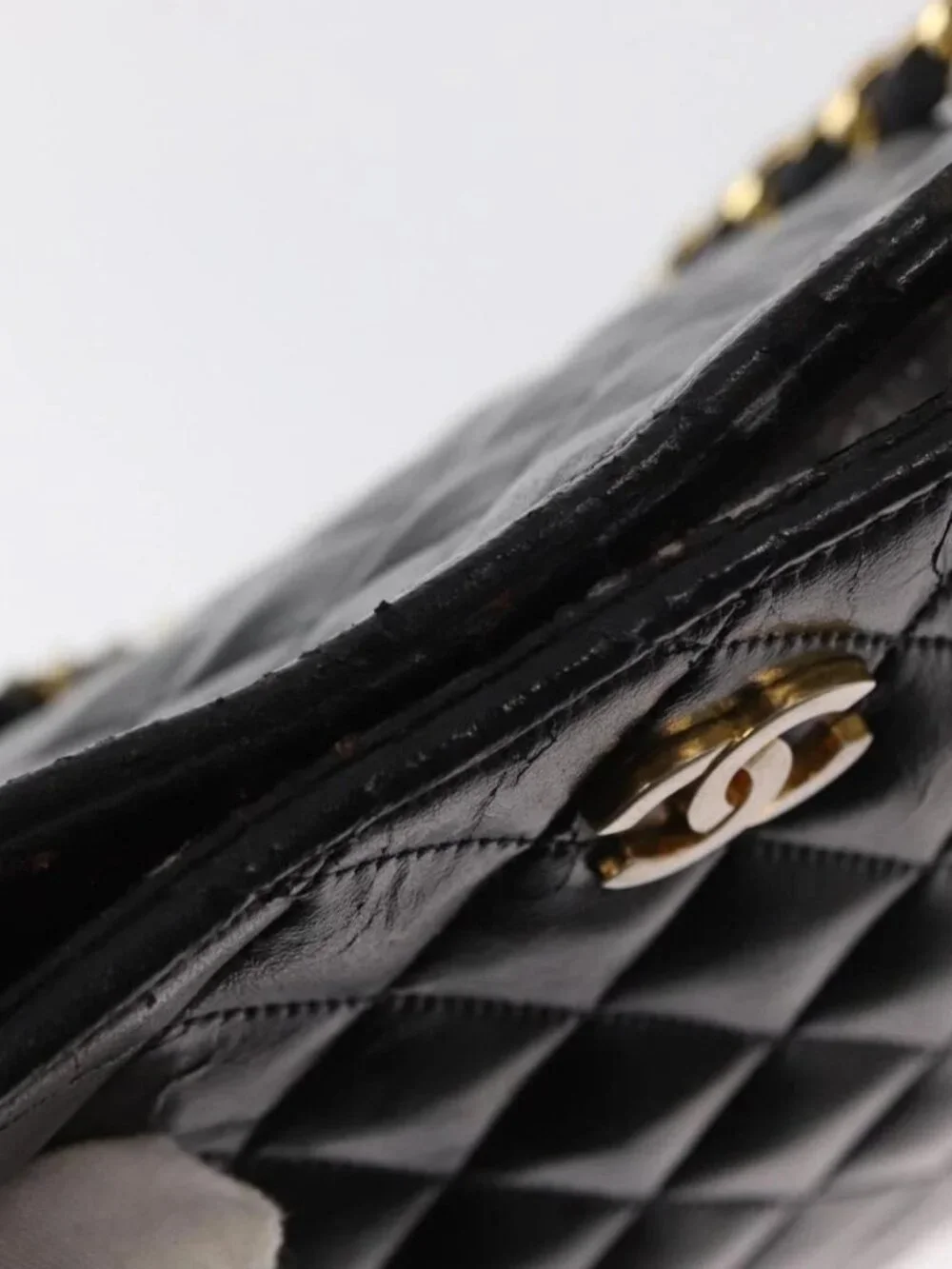 CHANEL Matelasse Chain Shoulder Bag Patent leather Black Gold CC Auth 154765